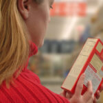 Pericole invizibile în produsele cotidiene: Ghid pentru identificarea substanțelor chimice dăunătoare din alimente și cosmetice 2 substante toxice ascunse in produsele de zi cu zi cum sa recunosti chimicalele periculoase din alimente si cosmetice 68cb854cc42ec