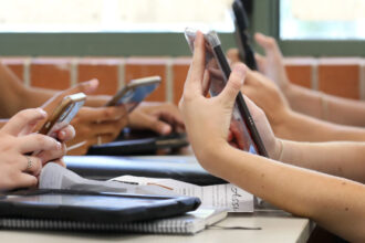 tara din nordul europei care interzice utilizarea telefoanelor mobile in scoli cum stau lucrurile in romania 68c9a12e514fc