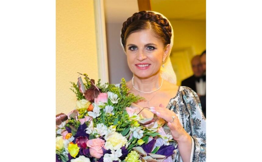 Capcana financiară a dividendelor: Cântăreața de muzică populară Mariana Ionescu Căpitănescu, pe punctul de a cădea în plasa escrocilor 1 teapa banilor din dividende cantareata de muzica populara mariana ionescu capitanescu la un pas sa devina victima infractorilor 68caffced310a