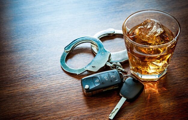Techirghiol: Un octogenar înfruntă legea după ce a fost prins la volan sub influența alcoolului, fără a avea permis. 1 techirghiol barbat de 76 de ani retinut dupa ce a condus un autoturism baut si fara permis 68ceb155cdf45