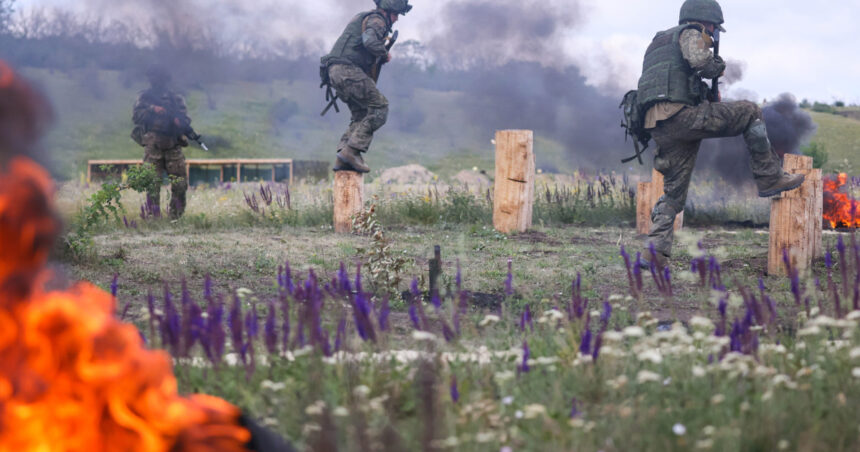 Îngrijorare la granițele NATO: Rusia și Belarus își unesc forțele pentru exercițiul comun Zapad 2025, marcând prima colaborare după invazia din Ucraina. 1 tensiune pe flancul estic al nato rusia si belarus pregatesc exercitiul comun zapad 2025 primul dupa invazia rusa in ucraina 68beeabf583e9
