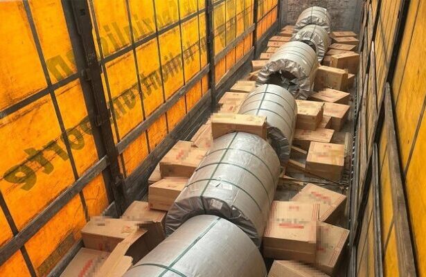 tigari in valoare de jumatate de milion de lei descoperite de politistii de frontiera ascunse intr un camion 68bea367801b7