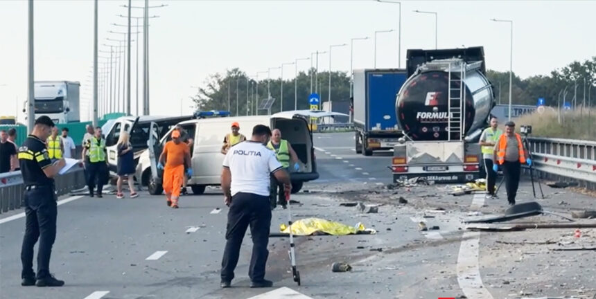 FURIE PE ȘOSEA: Trei muncitori, ÎNGHIȚIȚI de nefericire pe A1, în timpul lucrărilor de marcaj rutier 1 tragedie fara margini trei muncitori spulberati pe a1 in timp ce trasau marcaje rutiere 68b7fa9db1ece