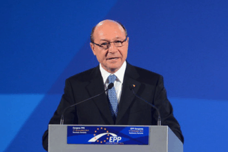 traian basescu avertizeaza cu privire la alegerile din moldova pe 28 septembrie seara putin si ai lui pot fi la granita romaniei 68c6b01359728