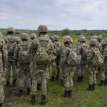 Majoritatea românilor sprijină implementarea stagiului militar voluntar, conform unui sondaj 3 trei romani din patru au o parere buna despre introducerea stagiului militar pe baza de voluntariat sondaj 68ca9423d7494