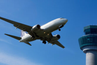 un baiat afgan a zburat la new delhi ascuns in trenul de aterizare al unui avion dupa ce a ajuns la destinatie a fost trimis inapoi 68d27c80afd64