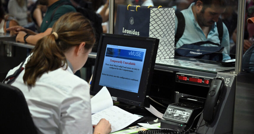 Captura unui suspect în Marea Britanie, legat de atacul informatic asupra aeroporturilor majore din Europa 1 un barbat a fost arestat in marea britanie in legatura cu atacul cibernetic asupra unor mari aeroporturi europene 68d3ea1fed57c