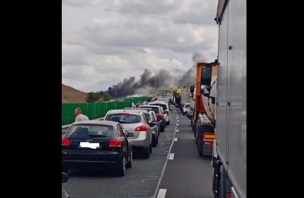 un camion incarcat cu granule de plastic a luat foc pe autostrada a2 circulatia rutiera a fost deviata 68d688caadfc1