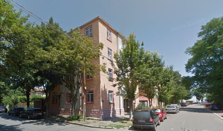 Oportunitate unică: Hotel de renume în Eforie Sud, aproape de țărm, disponibil pentru sub 500.000 de euro! 1 un hotel emblematic din eforie sud situat aproape de plaja si faleza se vinde cu mai putin de jumatate de milion de euro 68c23c956f28d