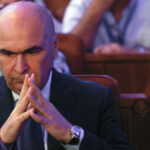 „Un lider PSD îl tachinează pe Ilie Bolojan: „M-a uimit transformarea radicală a premierului” 2 un lider psd il ironizeaza pe ilie bolojan m a surprins schimbarea la fata a premierului 68db977a1554e