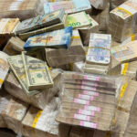 Un milion de euro destinat mituirii alegătorilor din Republica Moldova, reținut de investigatorii care acționează împotriva susținătorilor lui Putin de dincolo de Prut. 2 un milion de euro destinat coruperii votantilor din republica moldova confiscat de anchetatori de la oamenii lui putin de peste prut 68c9541614e08