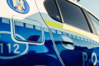un politist a fost dat in judecata de ipj caras severin ca sa plateasca masina de politie cu care s a rasturnat intr un parau 68c7e603eb104