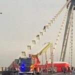 Un manifestant a escaladat podul de la Agigea, iar circulația pe DN39 a fost limitată. 2 un protestatar s a urcat pe podul de la agigea traficul rutier a fost restrictionat pe dn39 68be955cef6ca