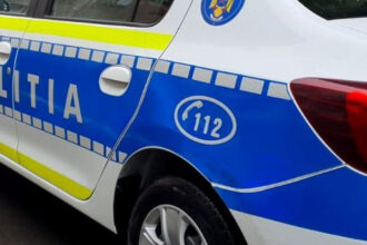 un sofer baut a lovit cu masina un refugiu de tramvai din bucuresti apoi a intrat intr un stalp de iluminat si intr un gard 68cfb36d9be0c
