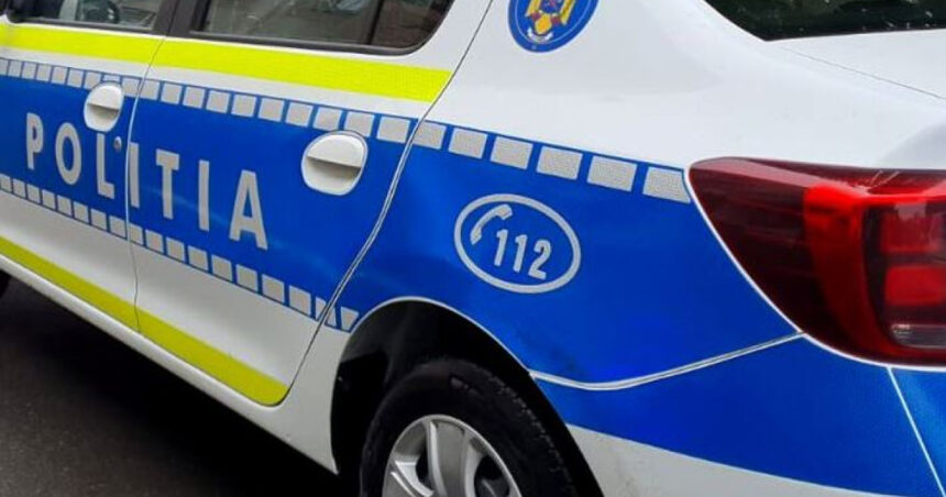 Un conducător auto în stare de ebrietate a dărâmat un refugiu de tramvai în București, continuându-și drumul cu impact asupra unui stâlp de iluminat și a unui gard. 1 un sofer baut a lovit cu masina un refugiu de tramvai din bucuresti apoi a intrat intr un stalp de iluminat si intr un gard 68cfb36d9be0c