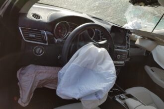 un sofer de 19 ani a spulberat noua persoane de pe o terasa victimele transportate de urgenta la spital 68c916e4c78ae