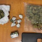 Un tânăr din Constanța a fost depistat de jandarmi având la el droguri. Traficantul pe trotinetă a reușit să evadeze. 2 un tanar a fost prins de jandarmii din constanta cu substante interzise traficantul pe trotineta a scapat 68d2401fc8d51