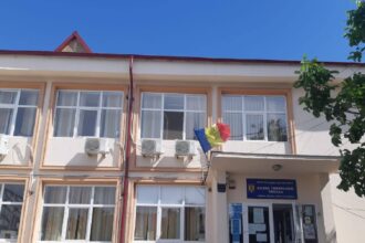 uniunea elevilor reprezentanti acuza isj constanta ca a desfiintat clasa a ix a de la liceul tehnologic crucea inspectorul scolar general sorin mihai explica situatia 68bd558b98cd0