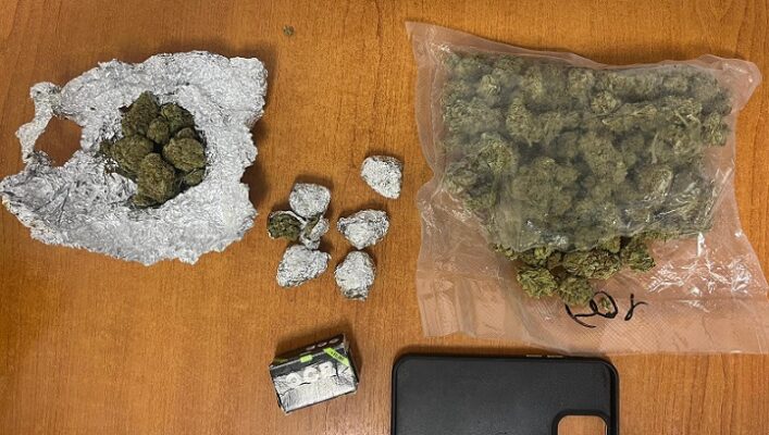 Pursuită pe trotinetă în Constanța: Un tânăr de 19 ani, deconspirat de jandarmi cu droguri asupra sa 1 urmarire pe trotineta in constanta tanar de 19 ani prins de jandarmi cu substante interzise 68d27bad245d8