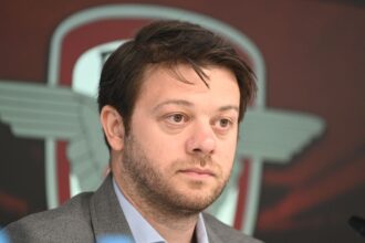 victor angelescu a facut iures dupa egalul cu u cluj poate deranjez la federatie nu suntem doriti 68c4feb7c7201