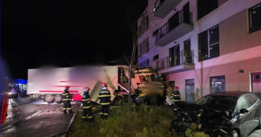 Coliziune spectaculoasă în Cluj-Napoca: Un TIR a dărâmat un bloc! 1 video accident grav in cluj napoca un tir a intrat intr un bloc 68c275d47ef47