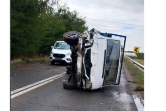 video accident rutier la intrare in viisoara dinspre cobadin un autovehicul s a rasturnat 68da762da74ed