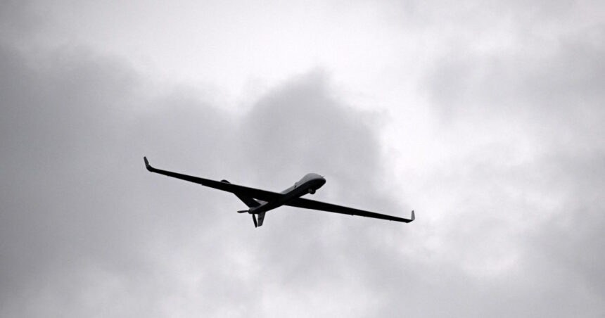 "Intrigi în Danemarca: Drone misterioase survolează cea mai mare bază aeriană a națiunii" 1 video alerta in danemarca noi drone suspecte au aparut deasupra celei mai mari baze aeriene din tara 68d7d43d63653