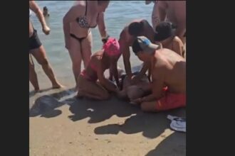 video atentie imagini cu impact emotional barbat resuscitat pe plaja la costinesti 68b80421b7466
