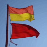 Alertă pe litoral! Steagul roșu flutură pe toate plajele. Descoperă semnificația sa! 2 video atentie steagul rosu a fost arborat pe toate plajele iata ce inseamna 68bbe7e448cc8