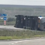 Accident pe DN24A, lângă Bârlad: Autocisternă cu metan răsturnată blochează traficul și provoacă scurgeri de gaz, intervenția ISU este în curs! 3 video autocisterna cu metan rasturnata pe dn24a langa barlad traficul este blocat sunt pierderi de gaz isu intervine 68b6f77529414