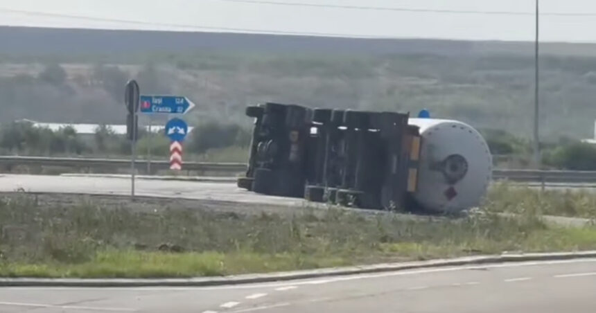 Accident pe DN24A, lângă Bârlad: Autocisternă cu metan răsturnată blochează traficul și provoacă scurgeri de gaz, intervenția ISU este în curs! 1 video autocisterna cu metan rasturnata pe dn24a langa barlad traficul este blocat sunt pierderi de gaz isu intervine 68b6f77529414