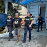 Conflict de proporții la Lumina, în mijlocul unui minor! Doi suspecți, ARESTAȚI de poliția din Constanța. 2 video bataie generala la lumina in prezenta unui minor doi suspecti incatusati de politistii din constanta 68c433a0292b5