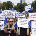 Bolojan, cu privire la protestul angajaților MIPE de la Guvern: „Participarea la alte activități presupune responsabilitate, nu compensație” 3 video bolojan despre angajatii mipe care au protestat la guvern daca participi la alte activitati trebuie sa iti asumi nu sa fii platit 68d42272f33bd