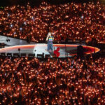 Chris Martin a încurajat spectatorii să-și exprime dragostea pentru familia lui Charlie Kirk în timpul unui concert Coldplay la Londra. 2 video chris martin a indemnat publicul sa trimita iubire familiei lui charlie kirk in timpul unui concert coldplay la londra 68c65c848c4ac