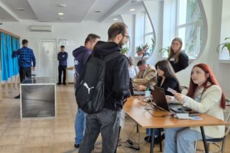 video constanta aproape 50 de cetateni din republica moldova au votat deja la alegerile parlamentare la sectia deschisa la univesitatea ovidius 68d8e55ebd0e5