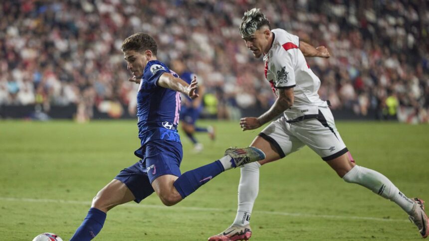 Andrei Rațiu, provocare de nota zece în duelul cu Julian Alvarez la Atletico Madrid - Rayo Vallecano! 1 video cum s a descurcat andrei ratiu in fata lui julian alvarez notat cu 10 in atletico madrid rayo vallecano 68d5137263a6a