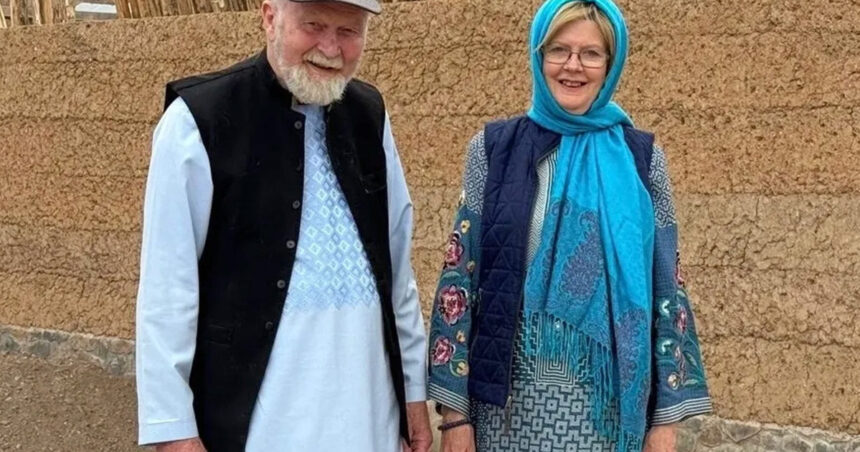 Un cuplu britanic reîntors acasă după șapte luni de captivitate în mâinile talibanilor: povestea salvării din Afganistan 1 video cuplu britanic eliberat dupa ce a fost tinut sapte luni prizonier de catre talibani cum a fost ajutat sa paraseasca afganistanul 68cd807226210