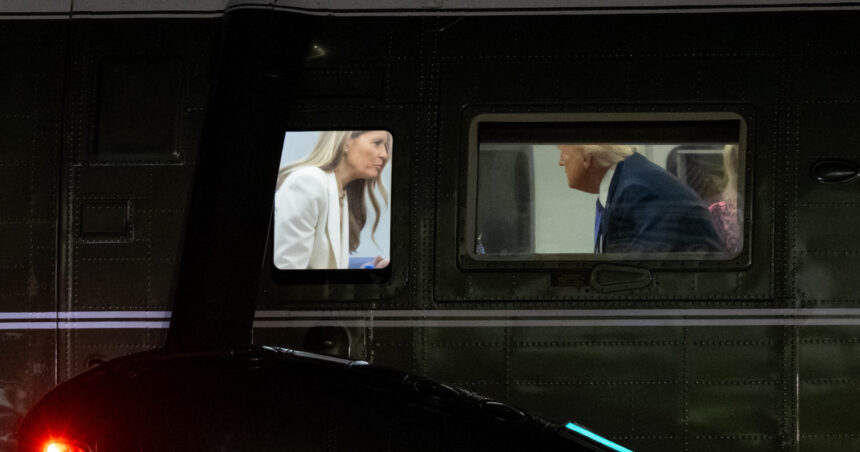 video donald si melania trump surprinsi in timp ce aveau o discutie aprinsa la bordul marine one dupa vizita la onu 68d65be81370c