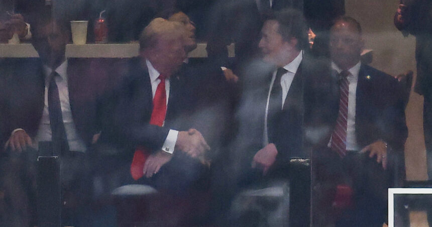 Donald Trump și Elon Musk: Întâlnirea simbolică la memorialul lui Charlie Kirk, prevăzută de activistul conservator 1 video donald trump si elon musk si au dat mana la memorialul lui charlie kirk activistul conservator prevazuse o reconciliere intre cei doi 68d0e4c579669