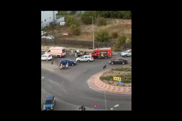video doua autoturisme s au ciocnit la iesire din constanta spre ovidiu pompierii intervin cu autospeciale de stingere 68c59d8ced263