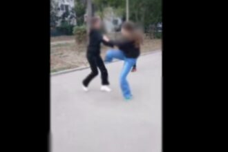 video doua eleve s au batut ca in ring in apropiere de scoala nr 40 din constanta 68d68ee777184