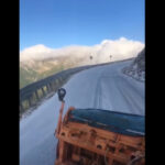 Transalpina, închisă din cauza ninsoarei: Unde acționează echipele de deszăpezire? 2 video drumarii au inchis transalpina din cauza ninsorii zonele in care intervin utilaje de deszapezire 68db9456c94cd