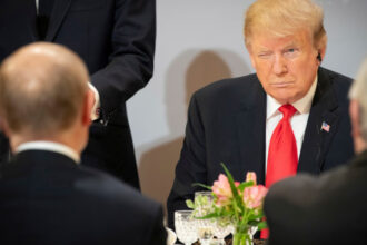 video esti un tigru de hartie donald trump il umileste pe vladimir putin in fata generalilor americani 68dc24506cd8d