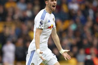 video exclusiv el e claudiu niculescu din premier league gol magistral la vinclu din lovitura libera in wolverhampton leeds united live pe voyo 68ced79fb235a