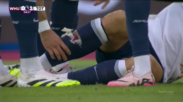 Conflict pe teren la West Ham - Tottenham! Soucek l-a accidentat pe Palhinha și a fost sancționat cu cartonaș roșu! 1 video exclusiv fault criminal in west ham tottenham soucek i a rupt jambiera lui palhinha si a vazut direct cartonasul rosu 68c5b24bcefb9