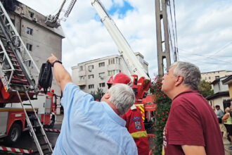 video familiile afectate de incendiul de pe strada soveja disperate focul ar mocni intre tabla si structura mansardei 68c6cf531d065