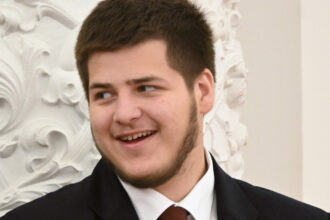 video fiul de 17 ani al lui ramzan kadirov numit sef al fiscului in cecenia 68cdd55da45b2