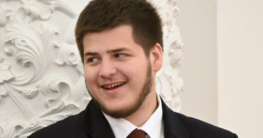 Tânărul de 17 ani al lui Ramzan Kadîrov, numit lider al autorităților fiscale din Cecenia 1 video fiul de 17 ani al lui ramzan kadirov numit sef al fiscului in cecenia 68cdd55da45b2