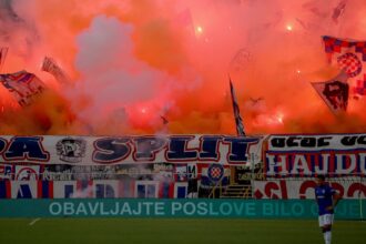 video hajduk split dinamo zagreb sau torcida split vs bad blue boys derby cu de toate 68d0f4c2927cb