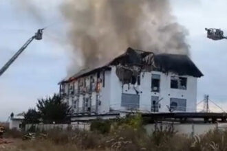 video incendiu de amploare la un hotel din prahova doi oameni cazati la mansarda sunt disparuti 68da2d506ccd9